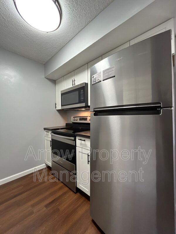 Building Photo - 3405 Holdrege St