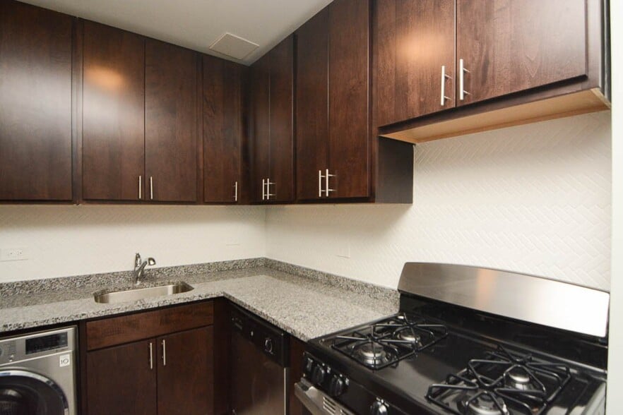 Building Photo - 1133 Maple Ave