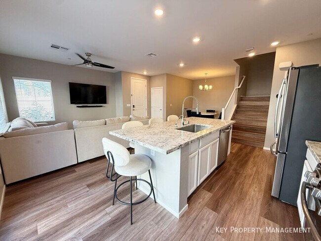 Building Photo - 525 Mossy Cup St