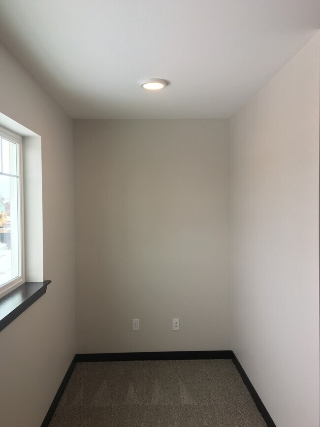 Building Photo - 2303 Landon Ln