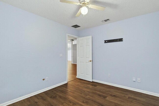 Building Photo - 1727 Canopy Oaks Dr