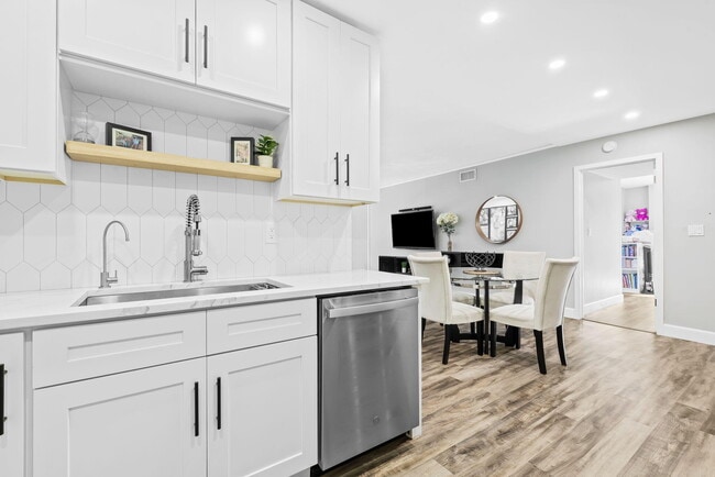 Building Photo - 1881 Middle River Dr