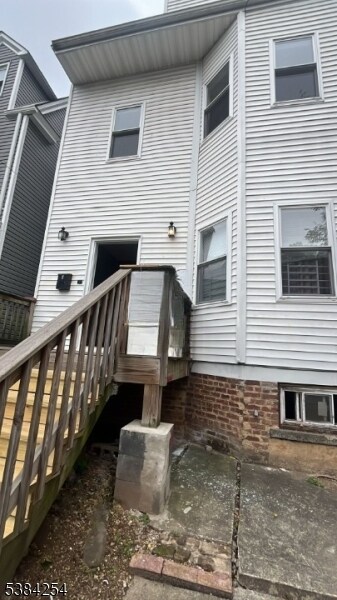 Primary Photo - 171 Seymour Ave