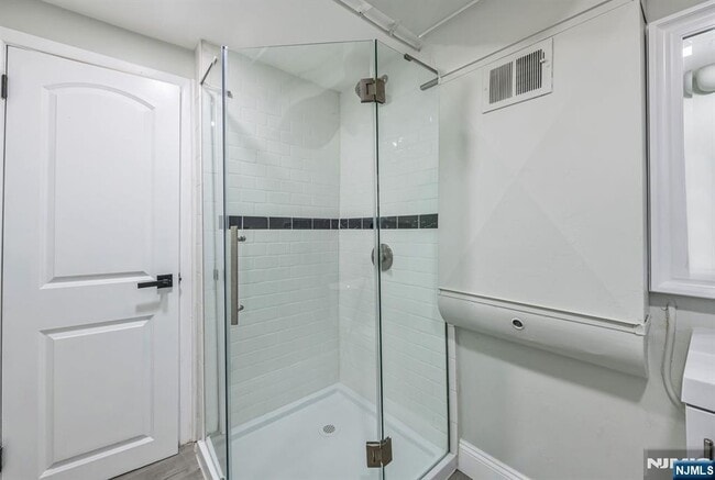 Building Photo - 164 Jeffer Ct