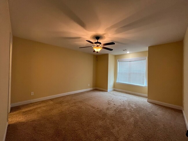 Building Photo - Riegel Pointe