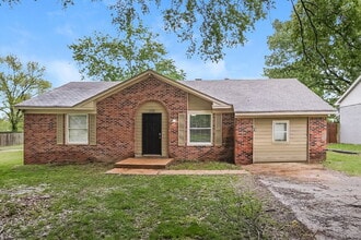 Building Photo - 732 Charter Oak Dr
