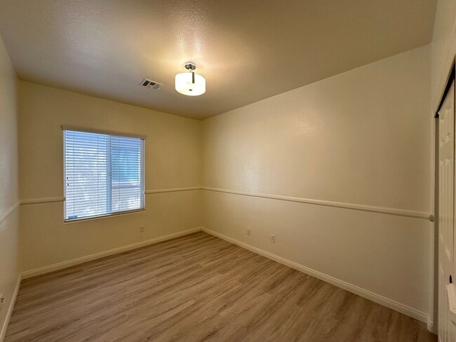 Building Photo - Echo Ridge At The Ridges In Summerlin-Unit 1