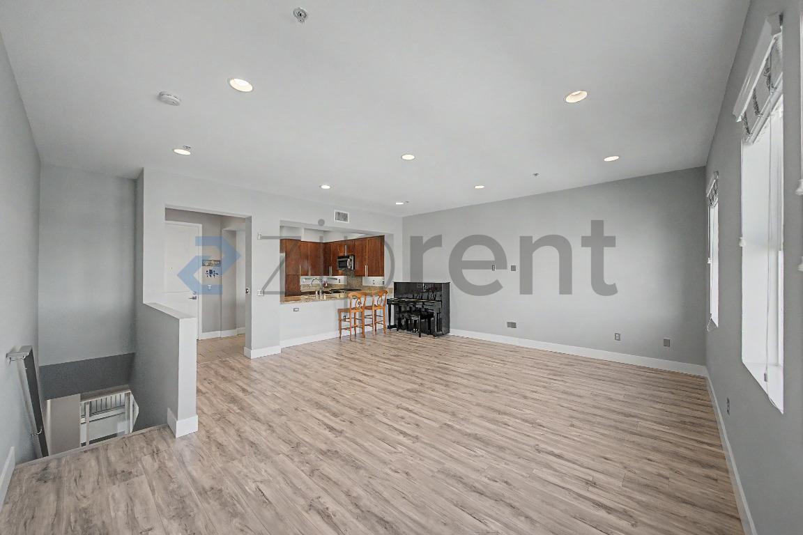 Building Photo - Unit 407