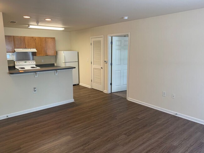 Building Photo - 100 Yellowstone Dr