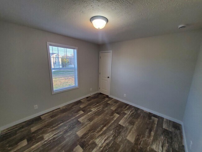 Building Photo - 25 Bluebird Hill Dr