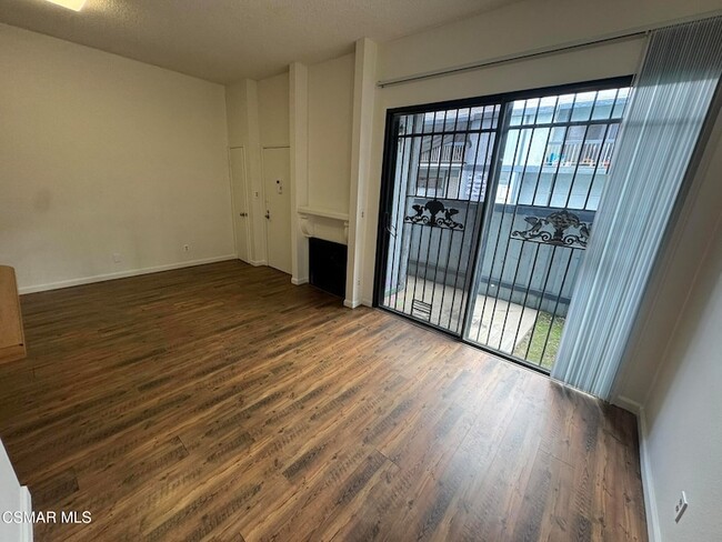 Building Photo - 14520 Plummer St