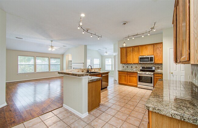 Building Photo - 18223 Heathridge Ln