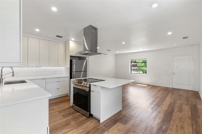 Building Photo - 301 SW 51st Ave