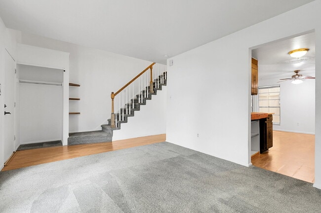 Building Photo - $1,995.00, 3 bed, 1.5 bath, located in Aur...