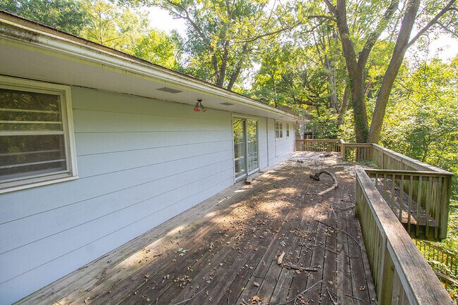 Building Photo - 715 Bluffdale Dr