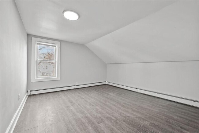 Building Photo - 40 Jenkins St