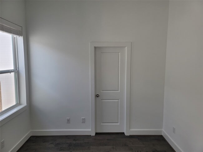 Building Photo - 5859 Dolores St