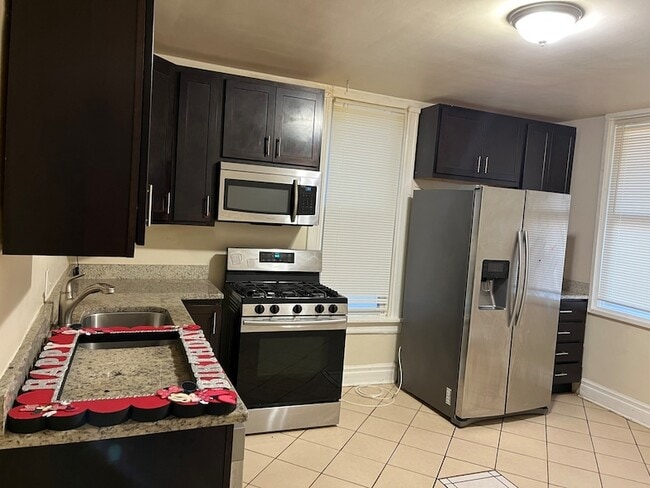 Building Photo - 1936 N Kimball Ave