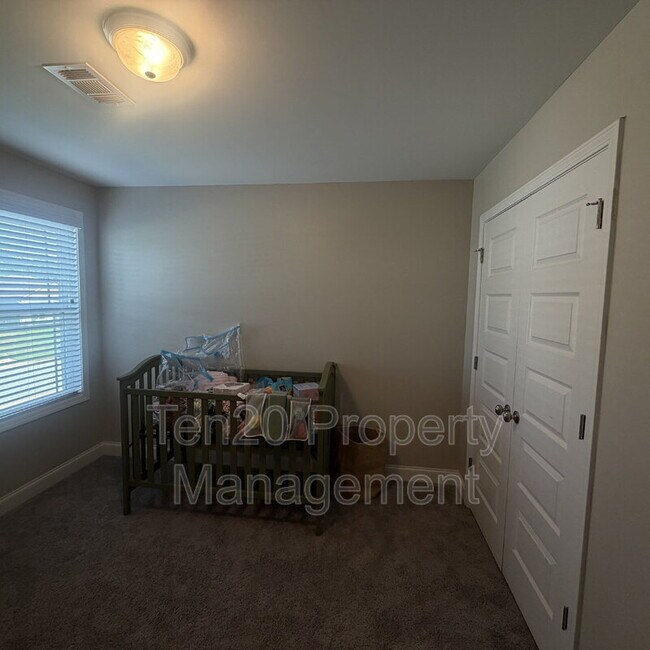 Building Photo - 18 Vineyard Dr