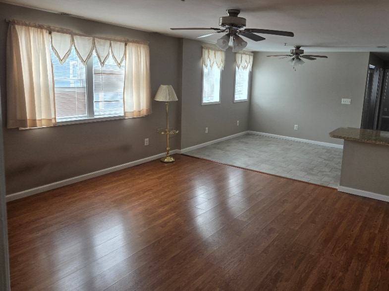 Building Photo - 40 N Main St