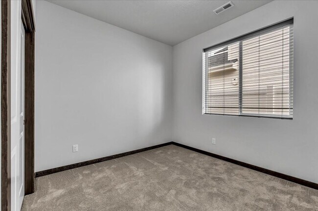 Building Photo - Charming 3 Bed and 2 Bath Home