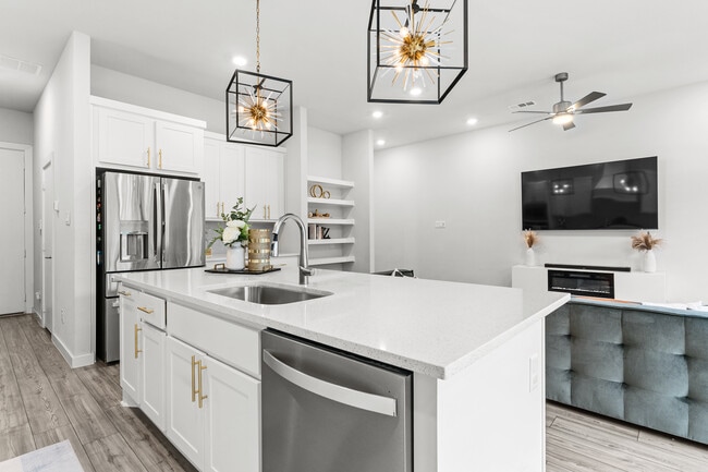 Building Photo - 2315 Rook Dr