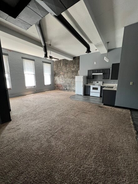 304 - 5 S 5th St