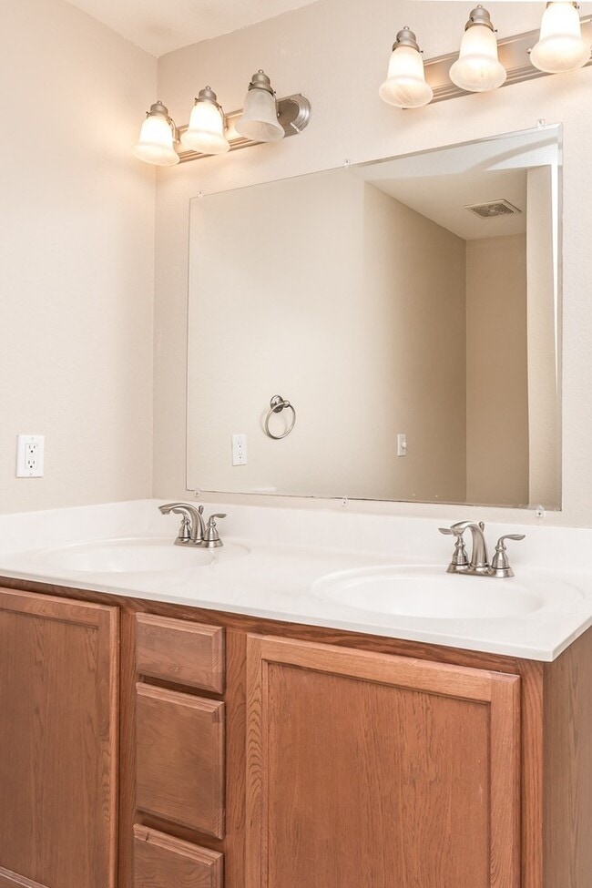 Building Photo - 4356 W Serviceberry Dr