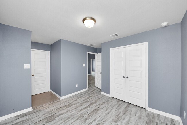 Building Photo - 931 Barstow Dr