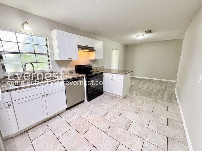 Building Photo - 2112 Wolf Rd