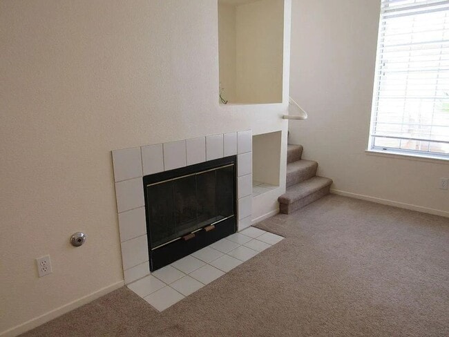 Building Photo - 1480 Los Buellis Way