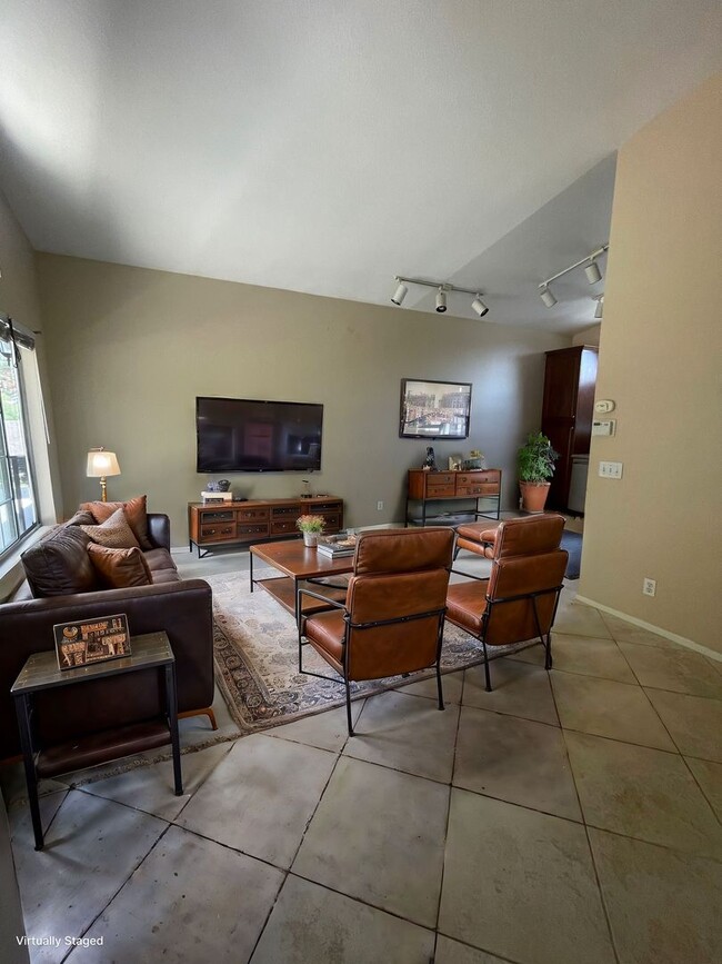 Building Photo - 1 Bed 1 Bath Aliso Viejo - Canyon Villas