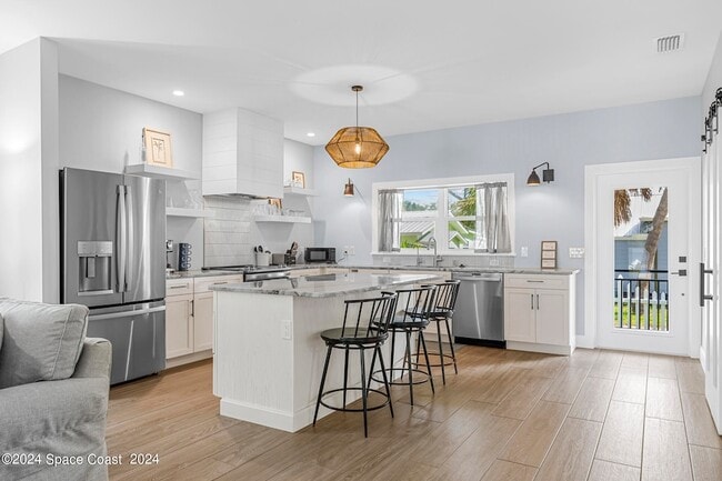 Building Photo - 19 Vip Is