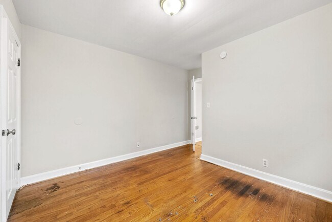 Building Photo - 3 Bedroom Pet Friendly Home For Rent!