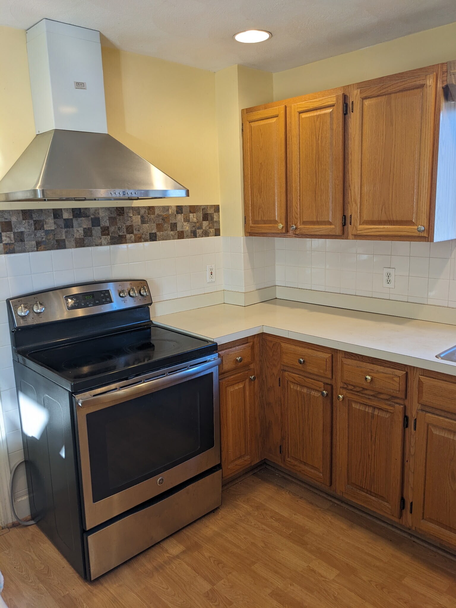 Building Photo - 27 Underwood St