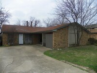 Building Photo - 1710 Rawhide Loop