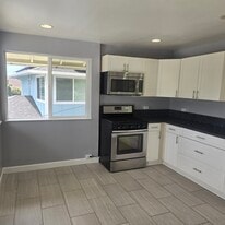 Building Photo - 1720 Palolo Ave