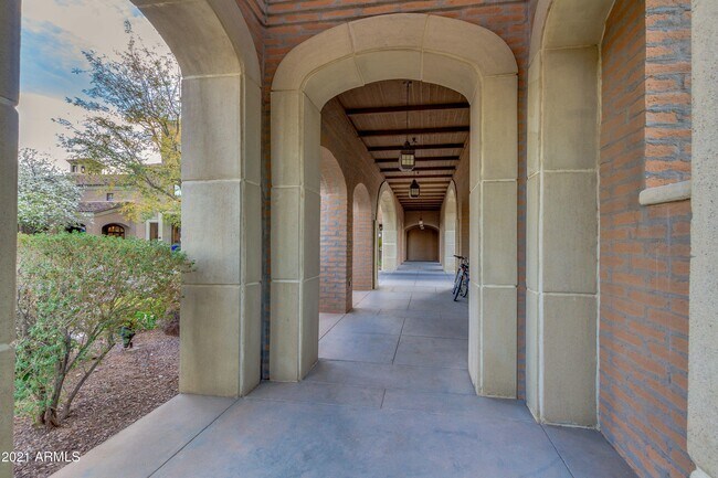 Building Photo - 21051 W Wycliff Dr