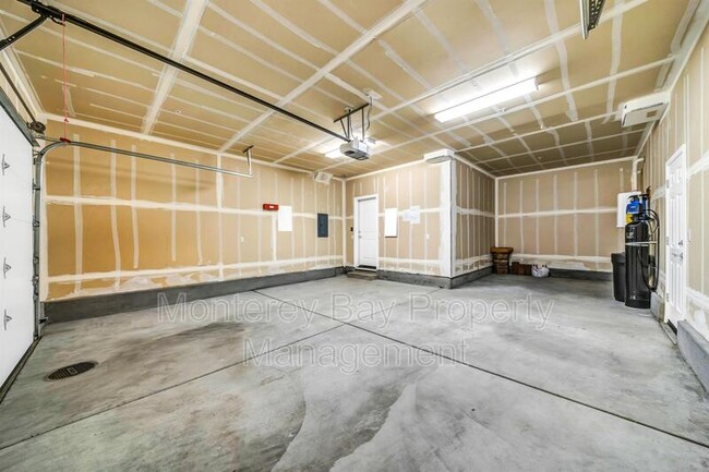 Building Photo - 3008 Lighthouse Ln
