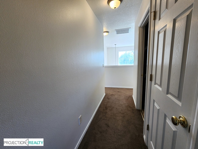 Building Photo - 849 NW Forest Creek Dr