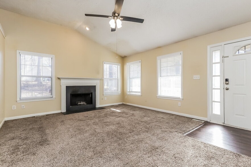 Building Photo - 153 Country Mill Ln