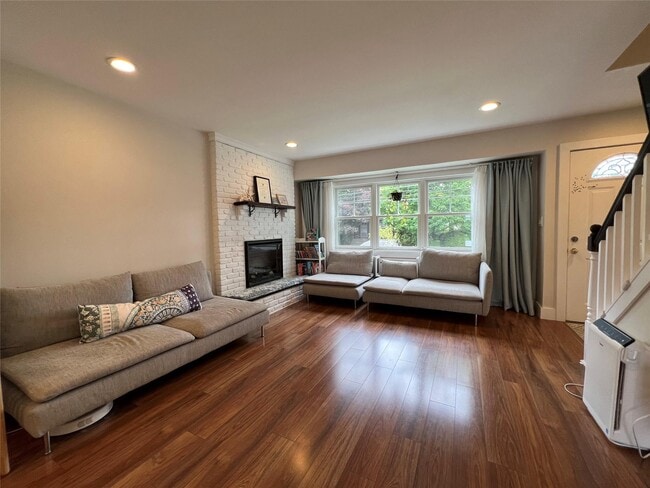 Building Photo - 44 Fieldstone Dr