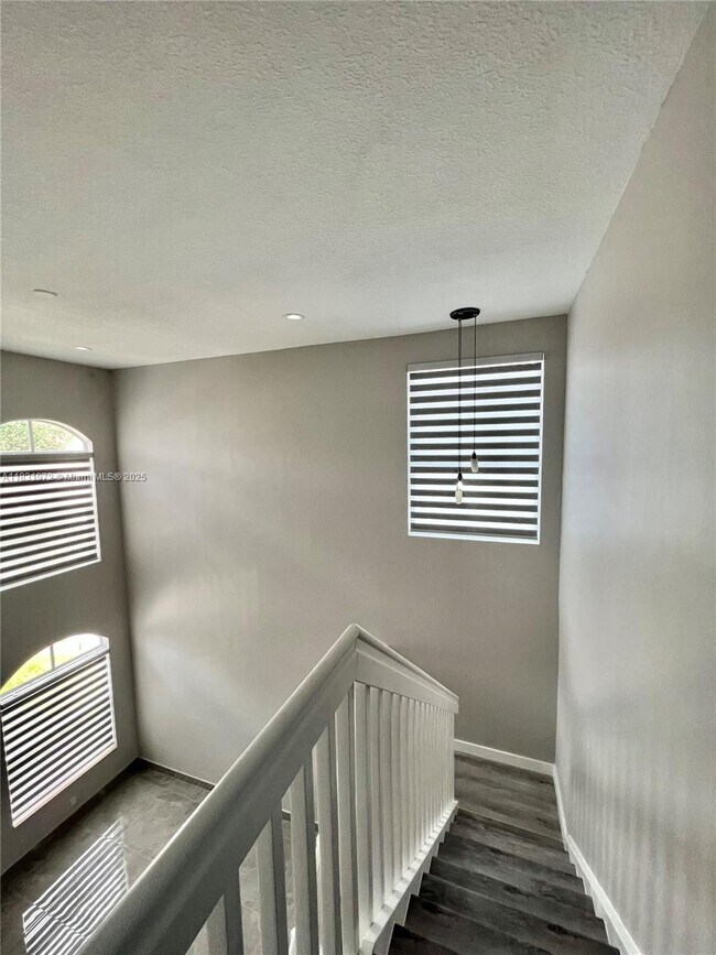 Building Photo - 3810 SW 51st St
