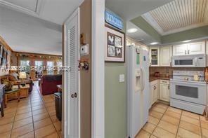 Building Photo - 3050 NE 48th Ct