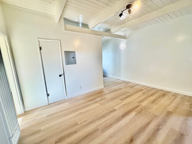 Building Photo - El Cerrito, Newly Renovated 2BR/1BA Upstairs Unit – Convenient Location!