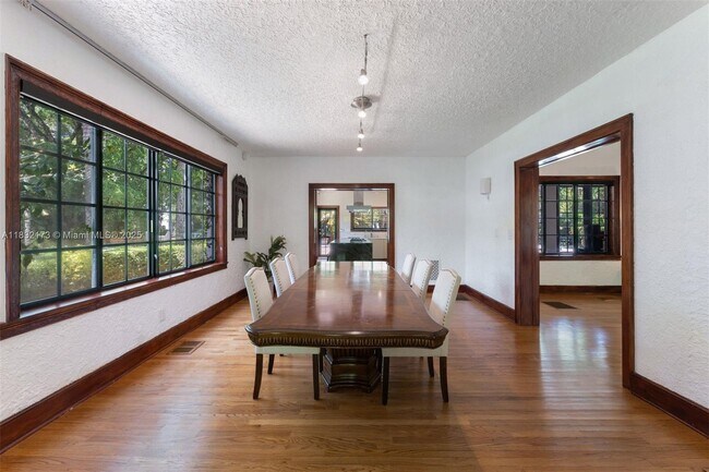 Building Photo - 1624 Granada Blvd
