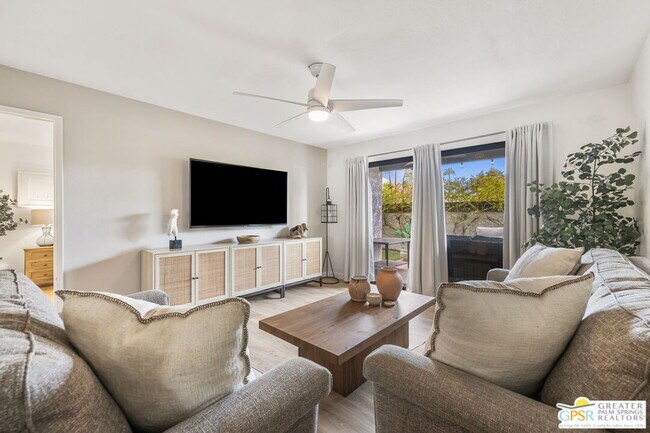 Building Photo - 2230 S Palm Canyon Dr