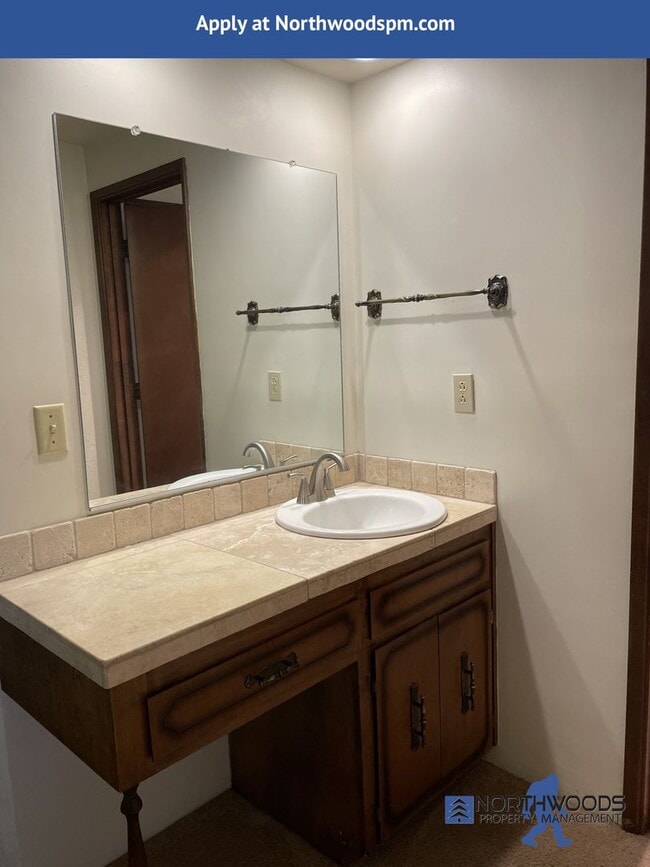 Building Photo - Very Nice 3 Bedroom 2 Bath Home-Located on a Corner Lot