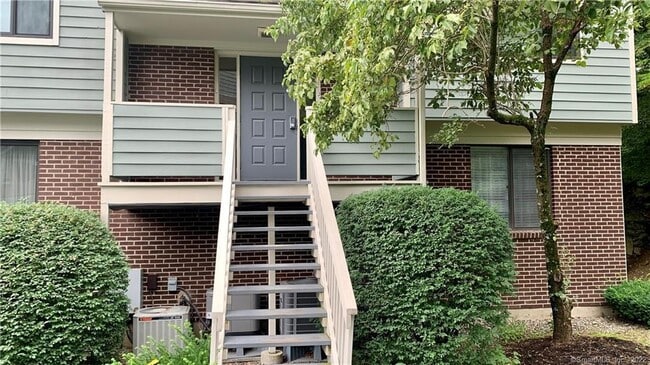 Building Photo - 3 Oakwood Dr