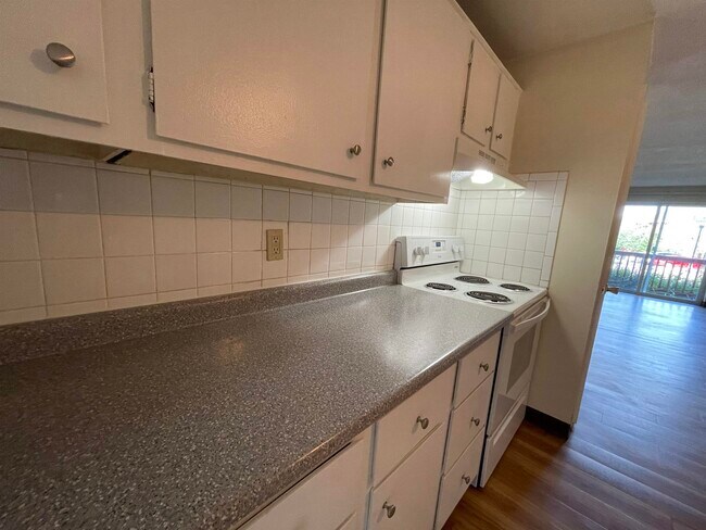 Building Photo - 99 Powers St